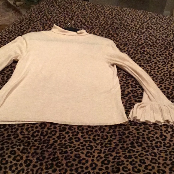 M.S.S.P. Cream Turtleneck w/ Belled Cuffs - Picture 4 of 6
